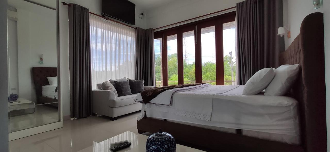 Homestay Eddie's *
